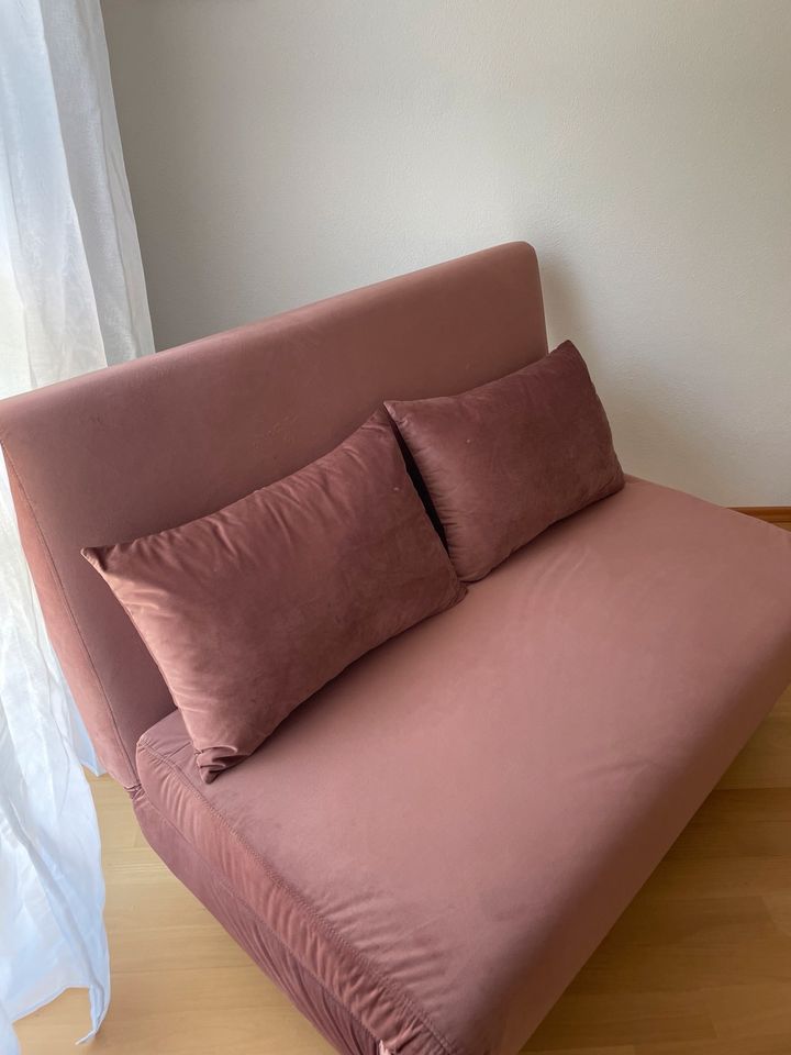 2-Sitzer Schlafsofa aus Samtartiger Textur in Rosé in Holzkirchen