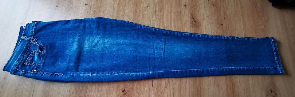 3 NEUE Hosen Jeans Damen Gr. XL/42/VERSANDKOSTENFREI in Schlaitdorf