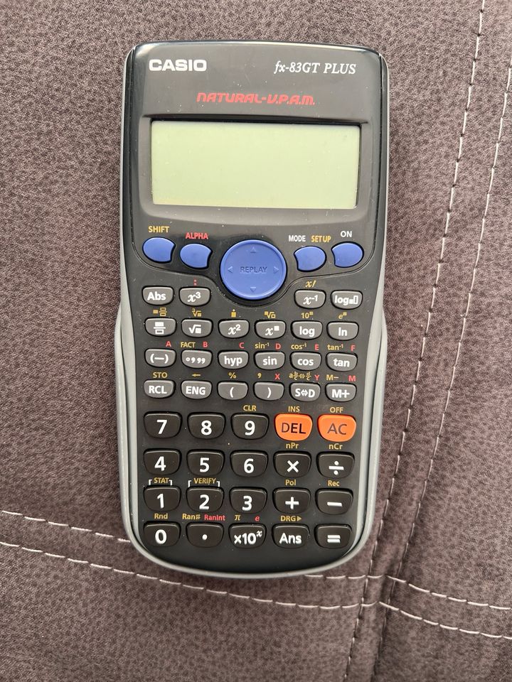 Casio fx-83GT PLUS Taschenrechner in Hildesheim