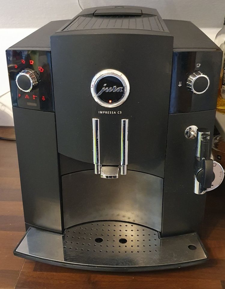 TIPTOP* Jura Impressa C5 voll funktionsfähig, mit Zubehör *TOP* in München  - Milbertshofen - Am Hart | Kaffeemaschine & Espressomaschine gebraucht  kaufen | eBay Kleinanzeigen ist jetzt Kleinanzeigen