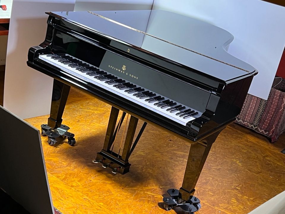 Steinway & Sons B-211 , exzellent,renoviert in Ahrensburg