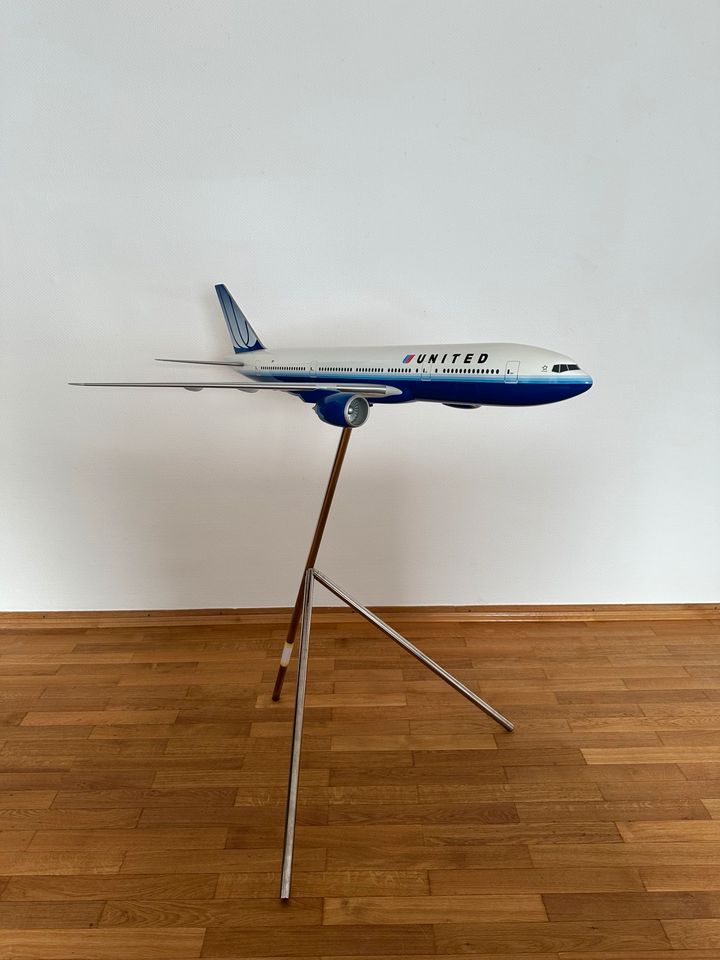 Boeing 777 United Airlines 1:50 / 1:100 PacMin  Flugzeug Modell in Volkmarsen