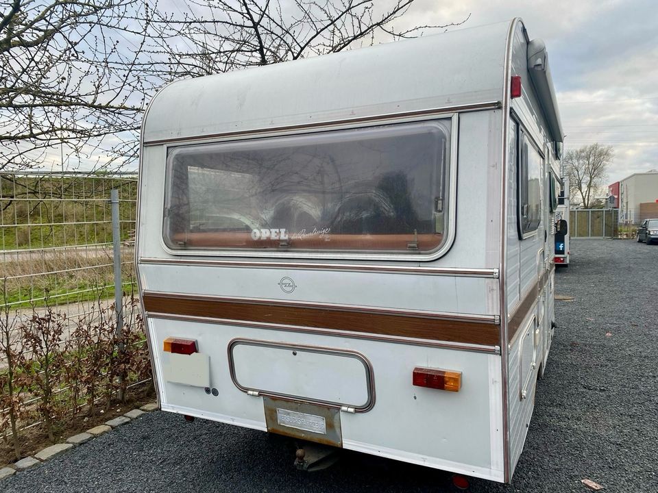 Oldtimer Wohnmobil Bedford Blitz in Neuss