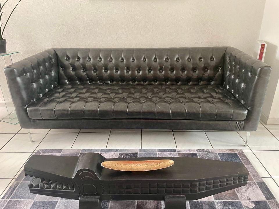 Sofa Chesterfield schwarz grau in Frankfurt am Main