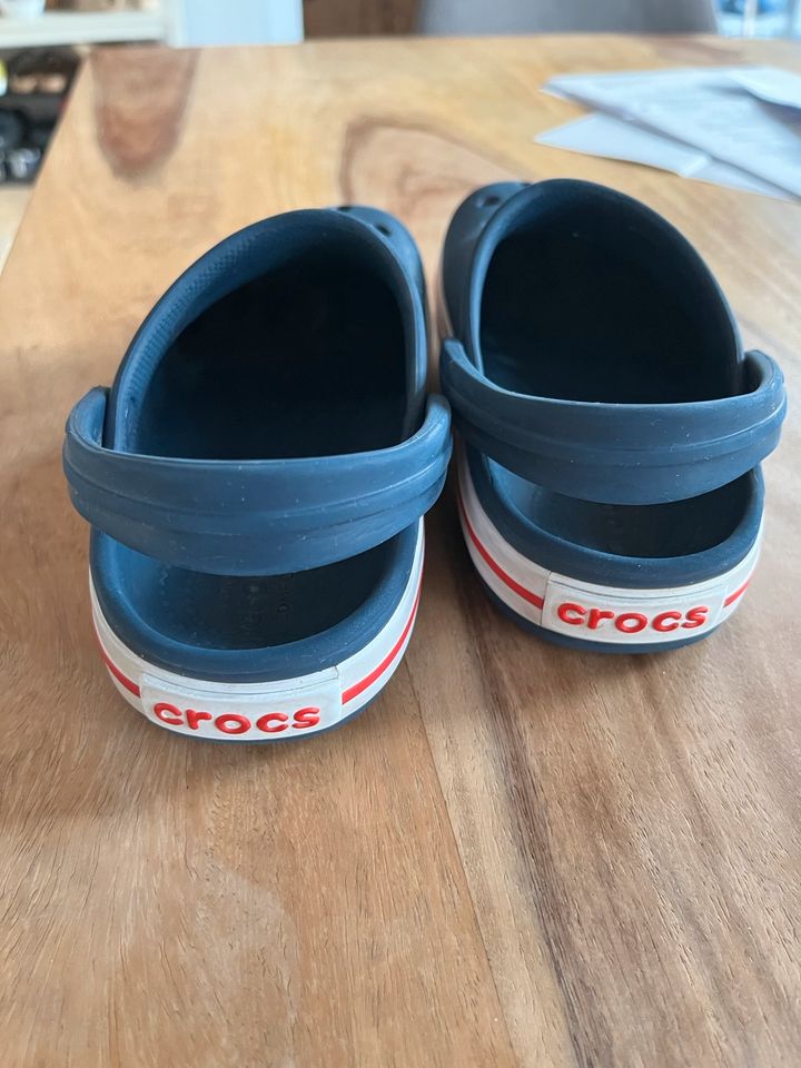 Paar Clogs/Badelatschen von Crocs, unisex, Gr. 28 in Wremen