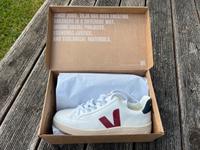 Veja V-12 Leather white marsala/nautico Gr 45 ungetragen Hessen - Linsengericht Vorschau