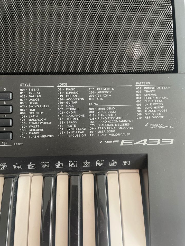 Keyboard Yamaha PSR-E433 in Dortmund