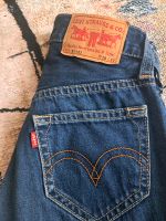 Jeans von Levi's Lot   Klassiker. Mit einer Gr. 28/32 blau Hessen - Bad Nauheim Vorschau