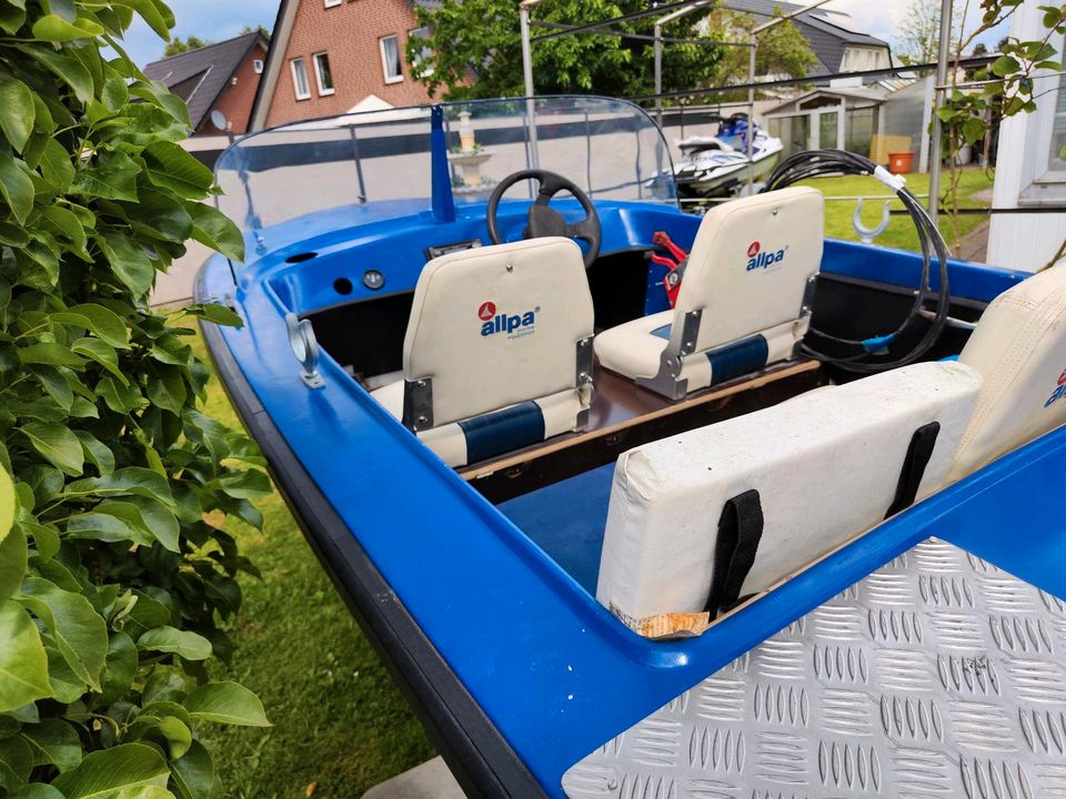 Sportboot mit Trailer in Preußisch Oldendorf