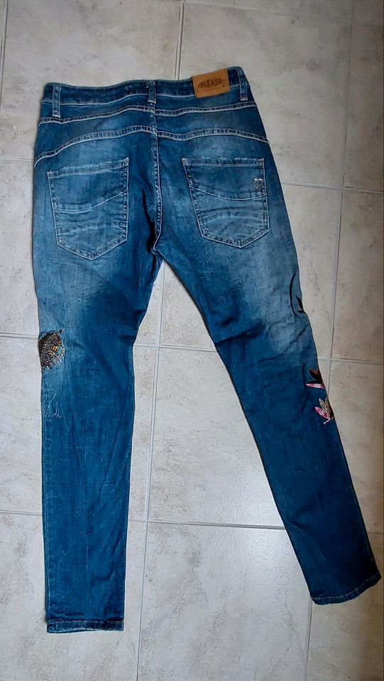 Please Jeans mit edler Stickerei:  Modell: PLE-18-958, Größe S in Kißlegg