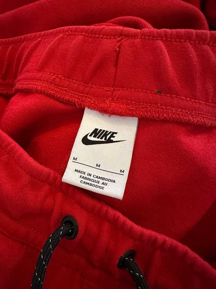 Nike Tech Fleece Anzug Rot in Georgsmarienhütte