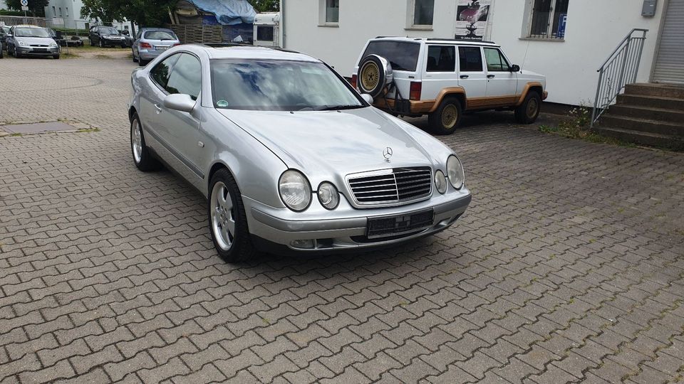 Mercedes-Benz CLK 320 SPORT*Automatik*Kl+SSD* in Kelheim