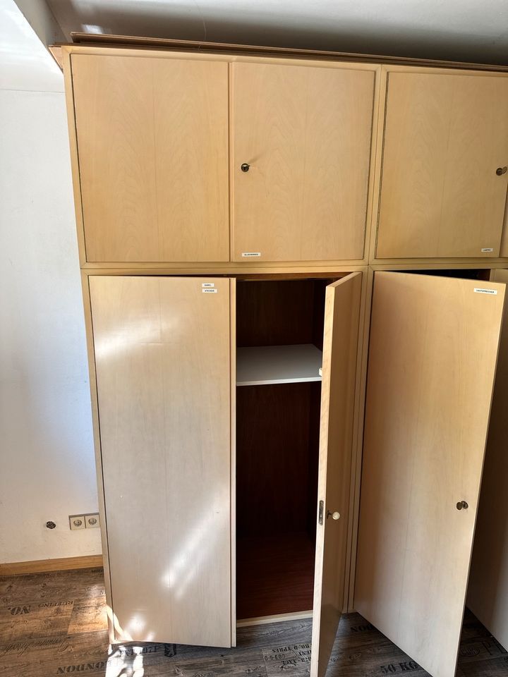 Schrankwand Kleiderschrank Sideboard Vollholz schwer Qualität in Dreieich