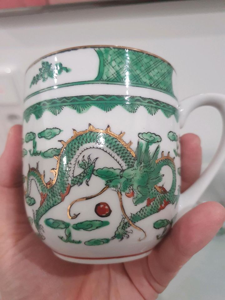 2 edle Chinesische grüner Dragon Drachen Tassen Mug handbemalt in Wetzlar