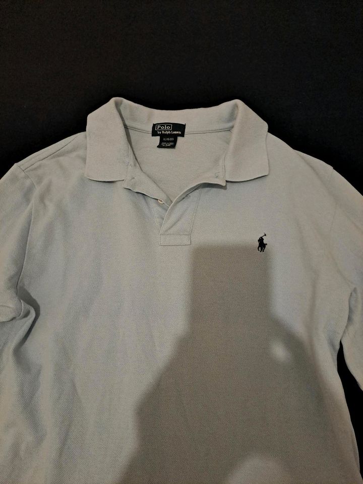 Hellblauen, langärmliges Poloshirt vin Ralph Lauren in Gr. XL in Berlin