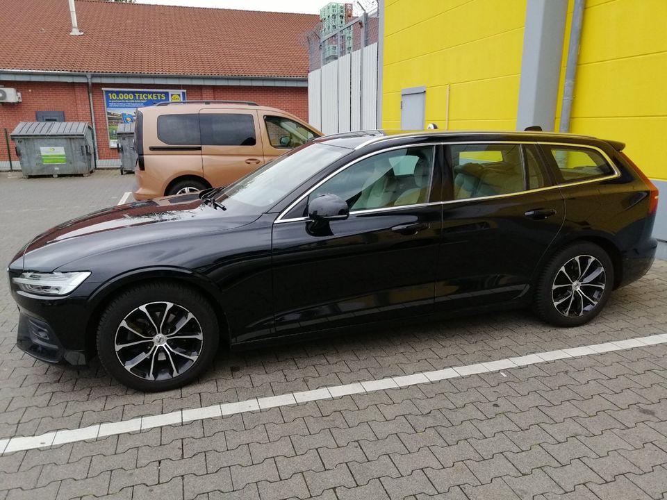 Volvo V60 D4 Momentum Pro+ACC+LED+Kamera+Tot-Winkel in Düsseldorf