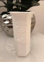 Alte zarte Porzellan Vase Bone China Blüten Dekor Bayern - Augsburg Vorschau