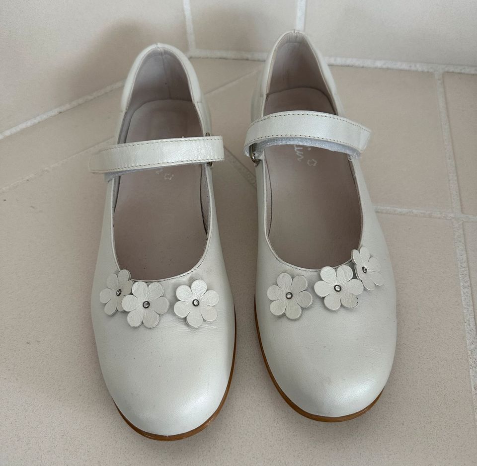 weiße Ballerinas / Schuhe von Sabalin / Kommunion / Hochzeit in Altomünster