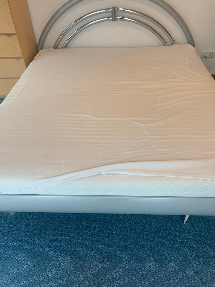 Eltern Bett 180 x 200 mit Ergonomischer SmartCel Matratze in Berlin