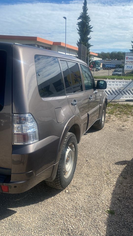 Mitsubishi Pajero Schalter, Diesel in Stockach