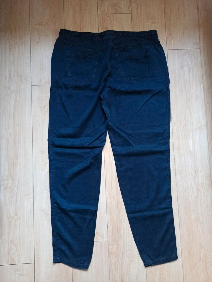 Dunkelblaue dünne Sommerhose Gr. 42 / Hose Stoffhose in Leipzig