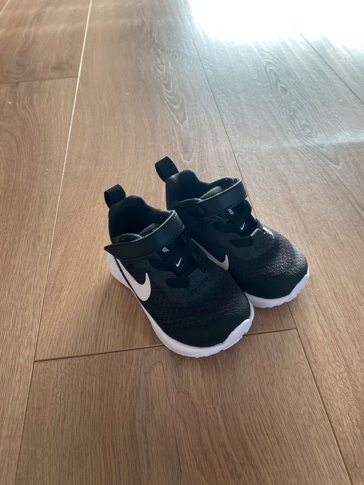 Nike Kinder/Baby Schuhe Gr. 19,5 *NEU* in Bad Bocklet