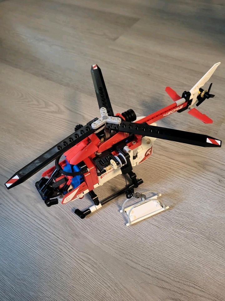 Lego Technic Hubschrauber 42092 in Berlin