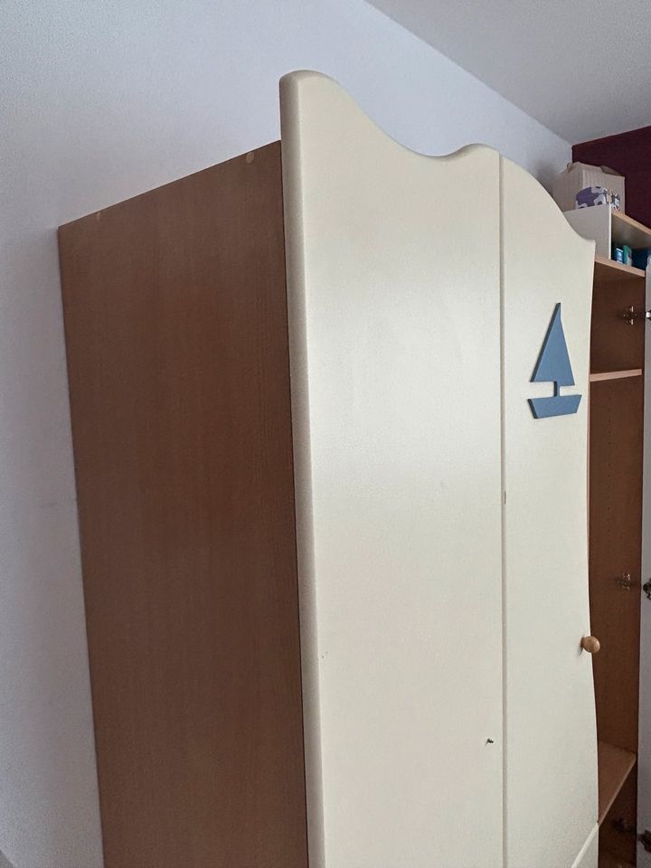 Kleiderschrank von Baby Plus in Vanille/Eiche in Neutraubling