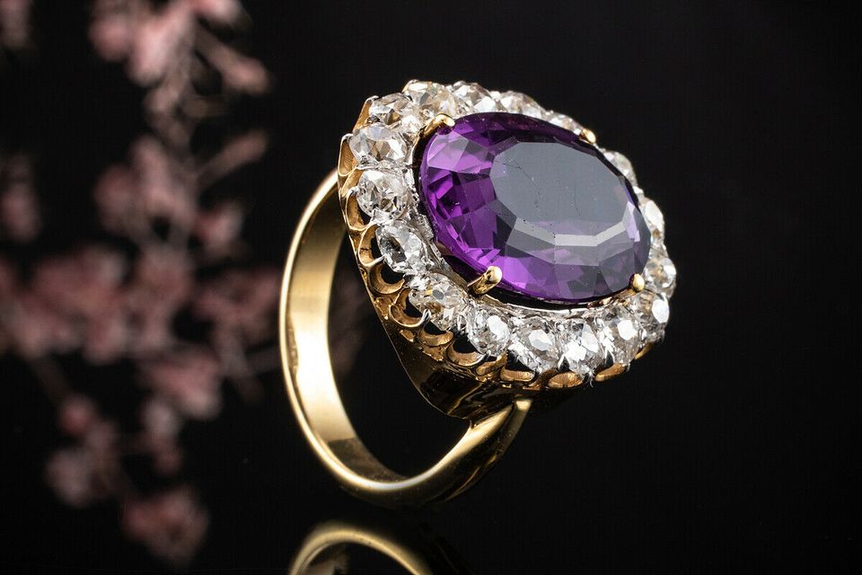 Wunderschöner alter Amethyst Ring oval mit Top Diamanten Gelbgold in Wegberg