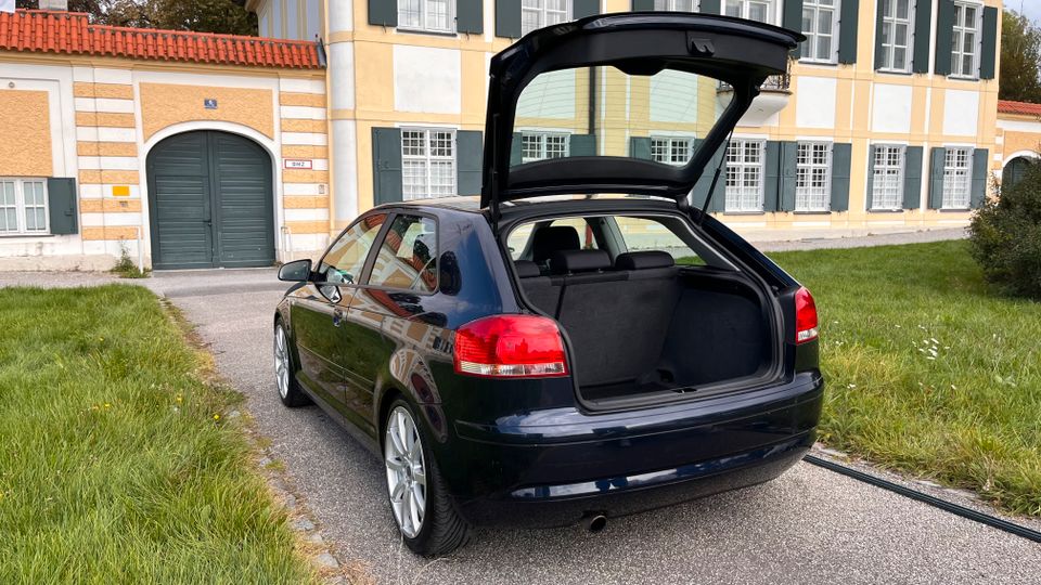 Audi A3, Apple Car Play, TÜV 05/25 in München