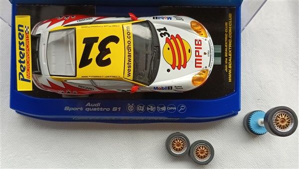 Scalextric C2339 Porsche 911 GT3 R "White Lightning“ Tuning in Vaterstetten