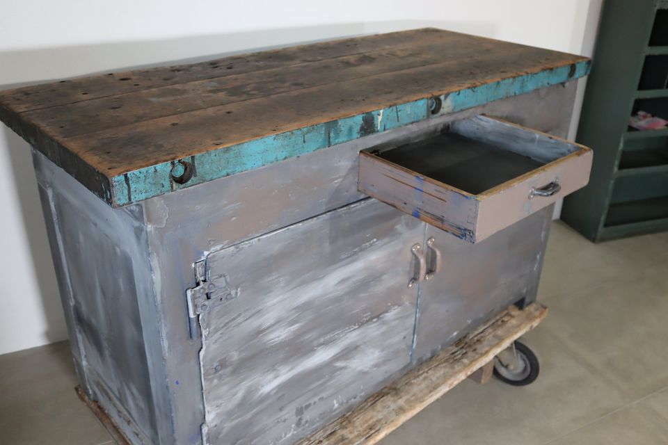 Sideboard Holz, Holzschrank, Küchenmöbel, Holzregal in Schöffengrund