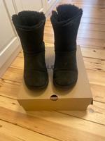 UGG 39 schwarz Bailey Bow II getragener Zustand Winter. Berlin - Tempelhof Vorschau