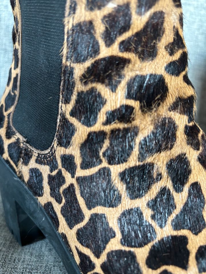 Boots Animalprint von DKNY in Faulbach