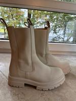 Damenstiefel Chelsea KMB Gr 39 in Creme neuwertig München - Moosach Vorschau