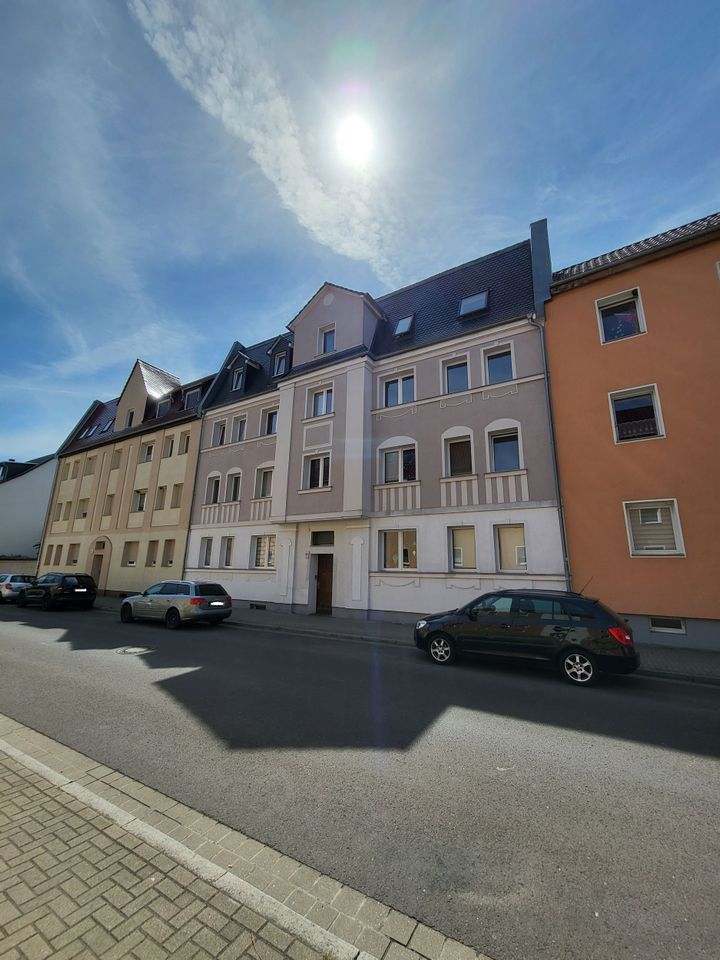 Geräumige 2-RW - sonniger, großer Balkon - Bad mit Wanne und Dusche in Magdeburg