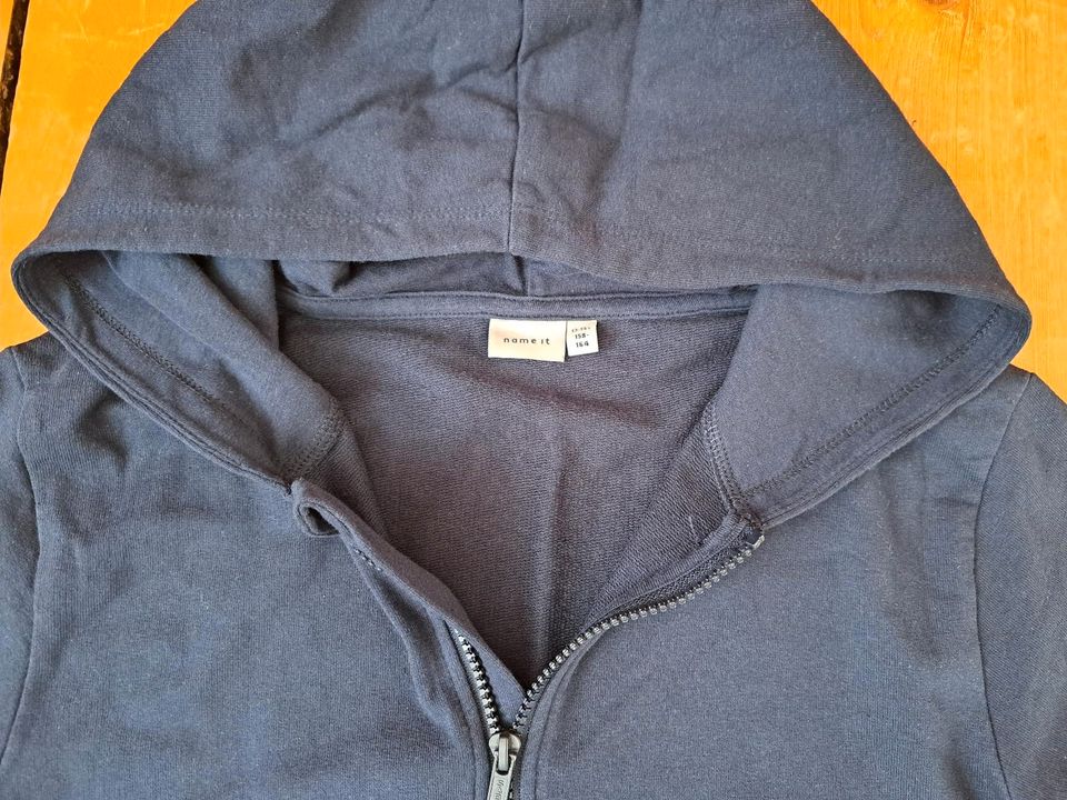 Dunkelblaue Sweatjacke Kapuzenjacke Jungen Name It 158/ 164 Neu in Köln