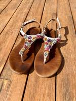 TAMARIS Sandalen Zehentrenner Blumen Blüten Gr. 37 Echtleder Sachsen - Glauchau Vorschau