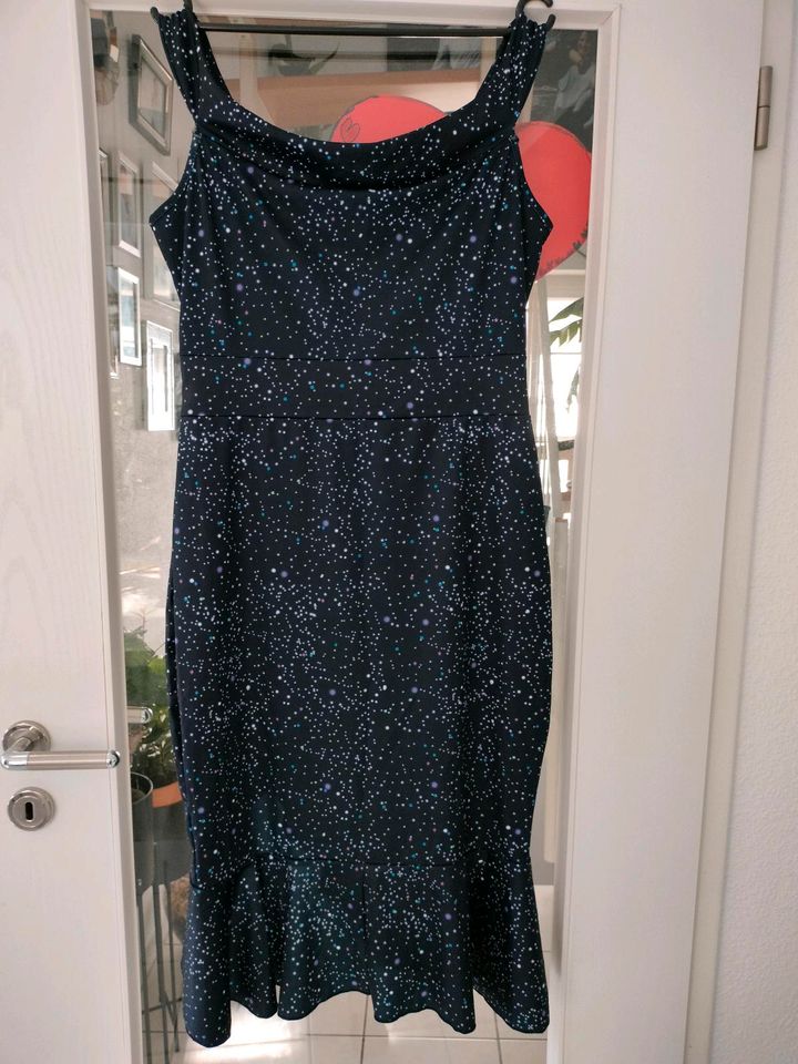 Kleid dunkelblau in Bad Salzuflen