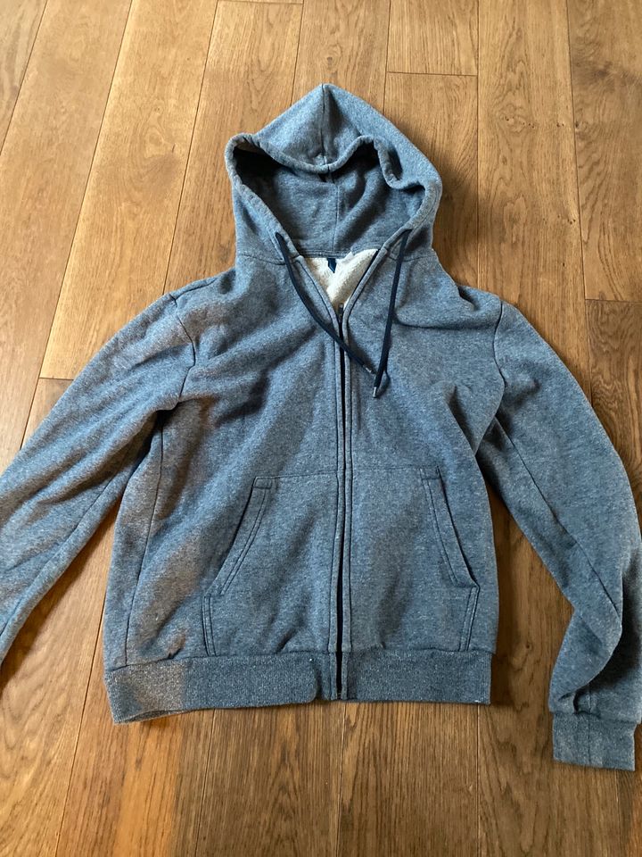 Kapieren Jacke Hoodie H&M Größe M blau  Jacke in Stuttgart