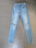 Jeans 140 skinny Risse stylisch Hose hellblau C&A Nordrhein-Westfalen - Drolshagen Vorschau