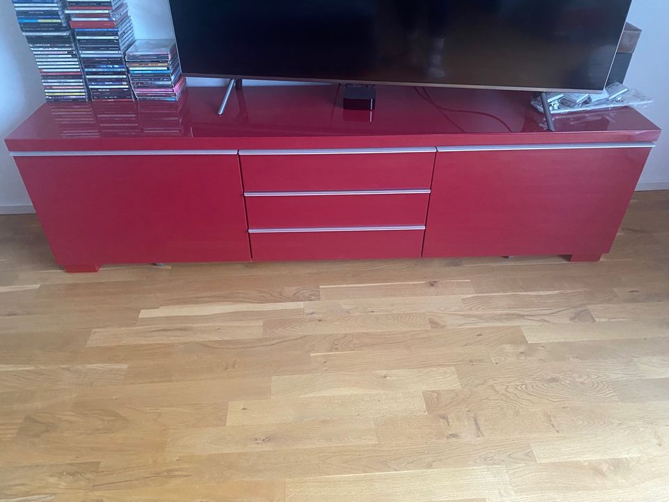 Ikea Besta Burs TV Bank mit DVD CD Regal Hochglanz rot in Rennerod