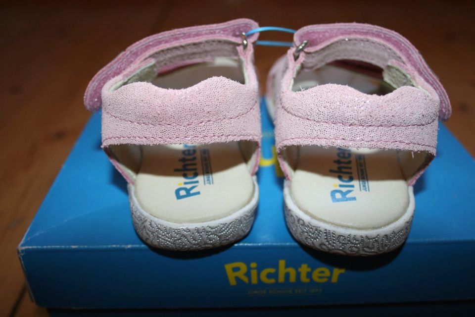 * NEU * tolle Richter Sandalen, rosa mit Glitzereffekt, Gr. 25 in Waltershausen