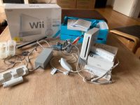 Wii Konsole weiß mit viel Zubehör 2 Fernbedienungen, Ladegerät … Nordrhein-Westfalen - Neuss Vorschau