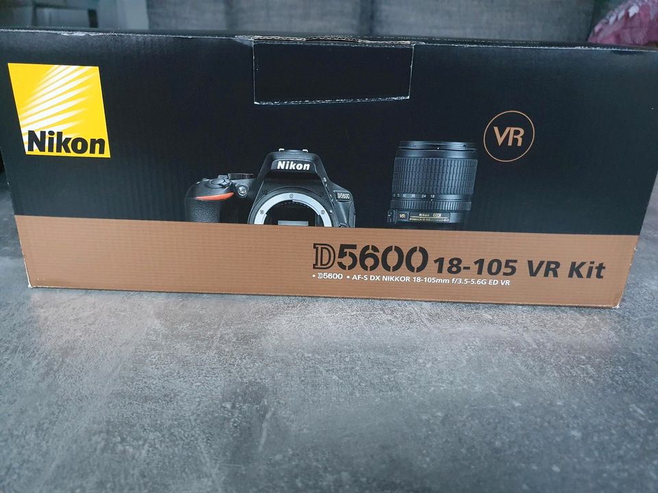 Nikon D5600, Spiegelreflexkamera, Nikon, Geschenkidee, in Nürnberg (Mittelfr)