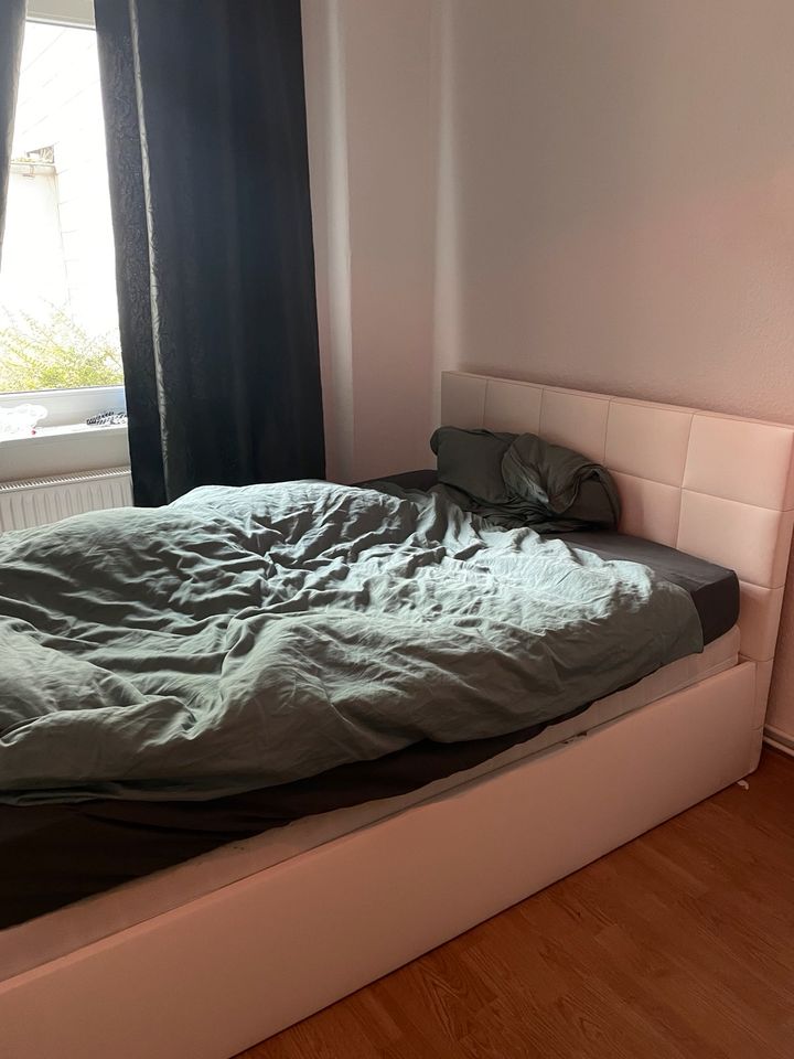 160cm Bett mit neuer Matratze! Kunstleder! in Hannover