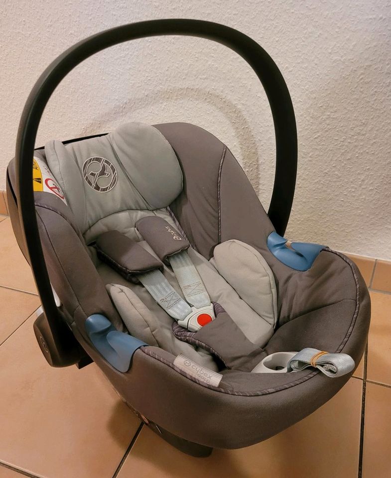 CYBEX Gold Babyschale Aton M, Inkl. Neugeboreneneinlage mit Basis in Bühl