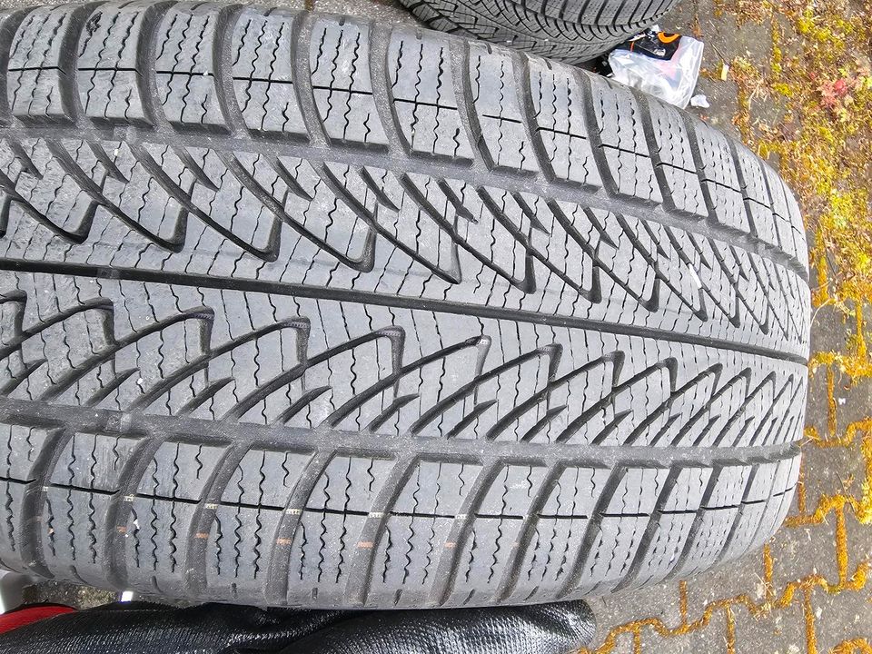 Verkaufe Autec Lamera 8X18 ET40 225/40 R18 Winterreifen in Bad Schwalbach