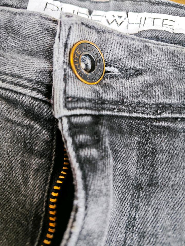 Kurze Herren Jeans Gr 31 in Leipzig