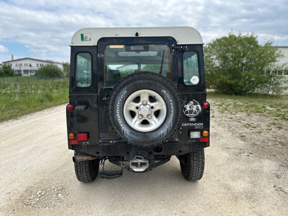 Land Rover Defender 90 / TD5 /Seilwinde/Schiebedach in Giengen an der Brenz